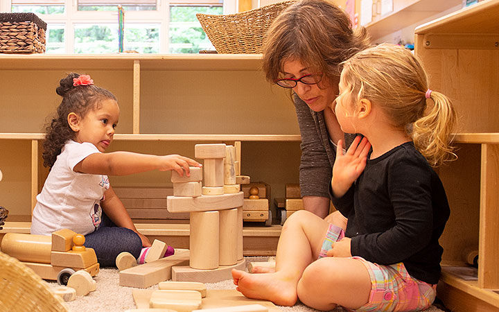 Building outlet blocks play