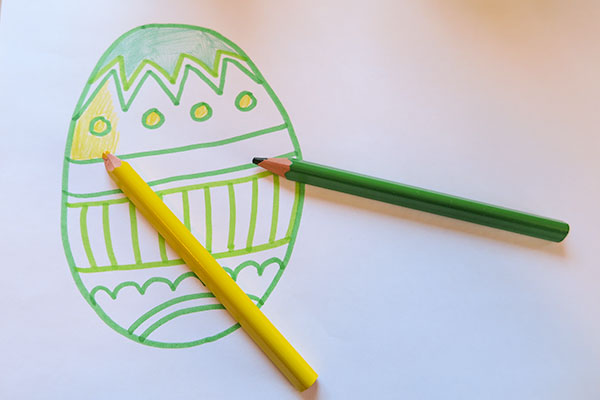drawing an Easter egg