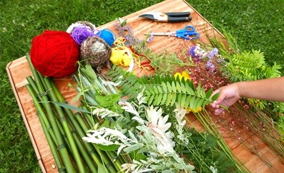 natural materials for wild weaving