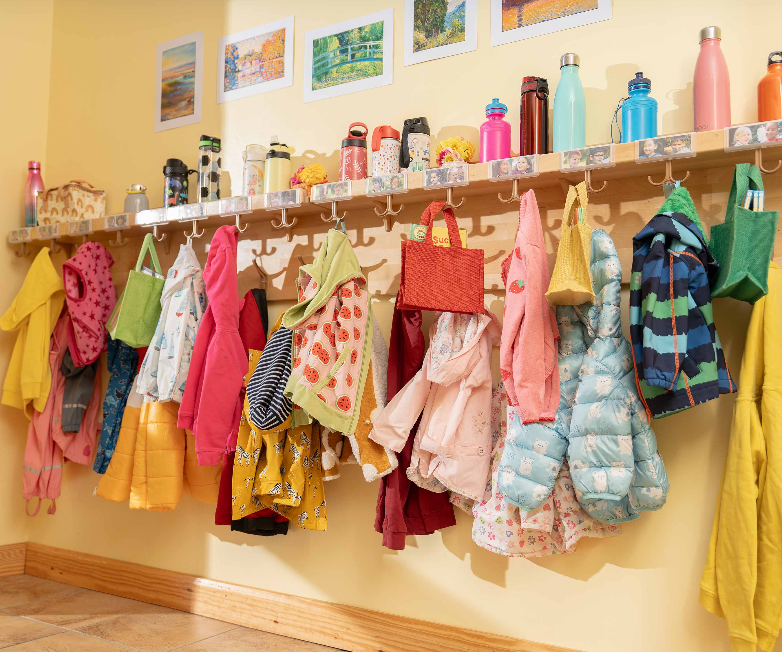 Space saving coathooks