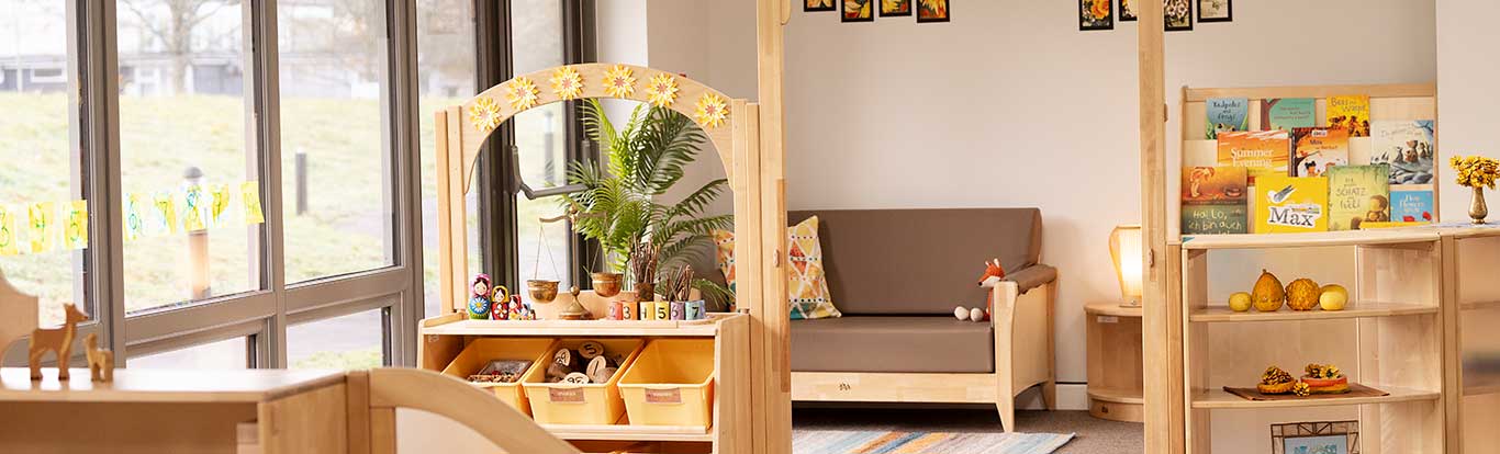 Wooden post banner desktop