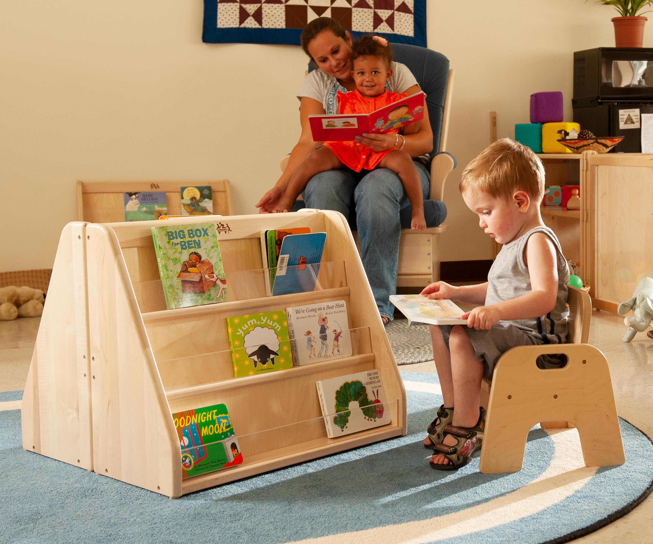 F380 Set of two toddler book displays 2