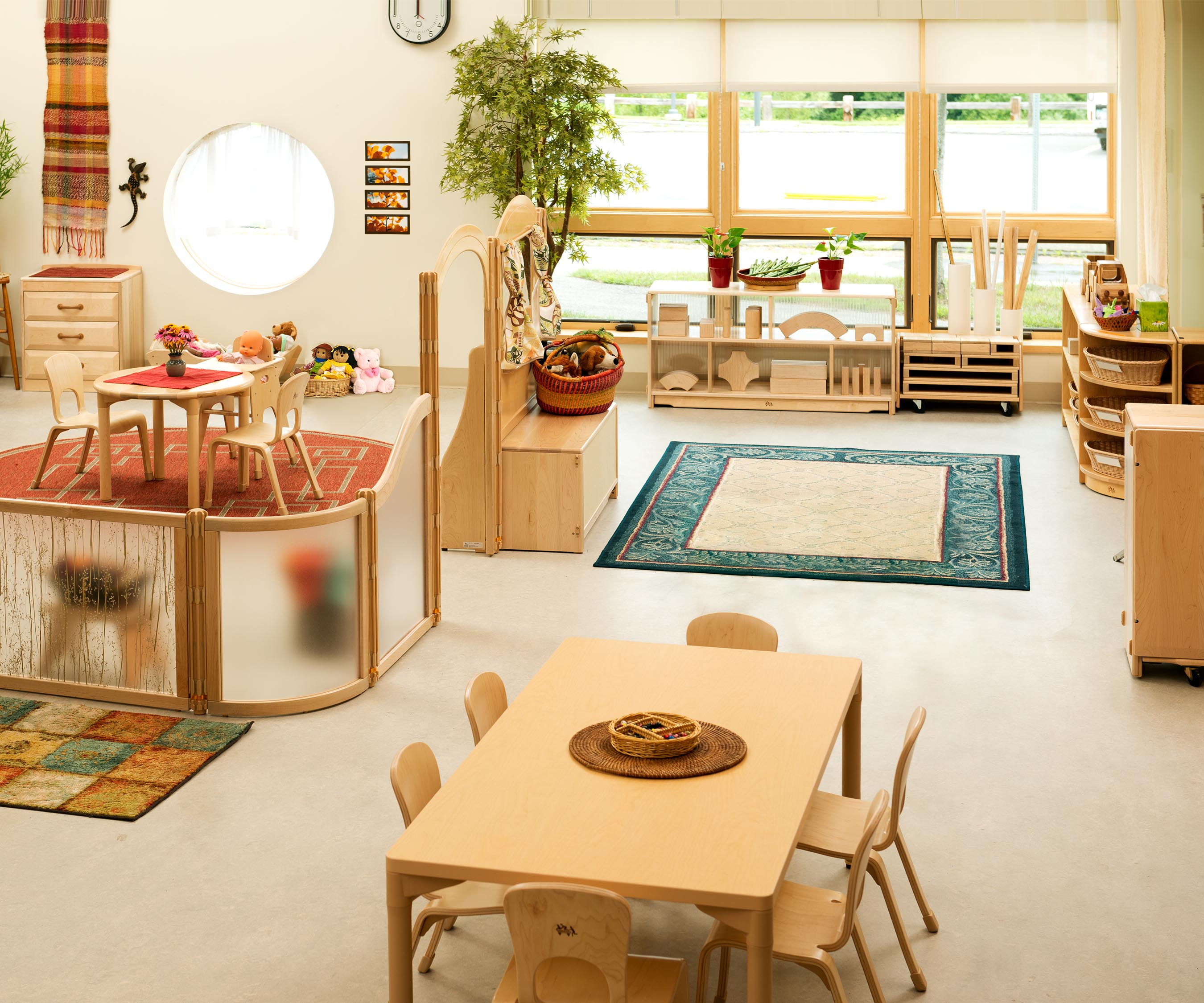 F648 Translucent back shelf 124x61 cm 1