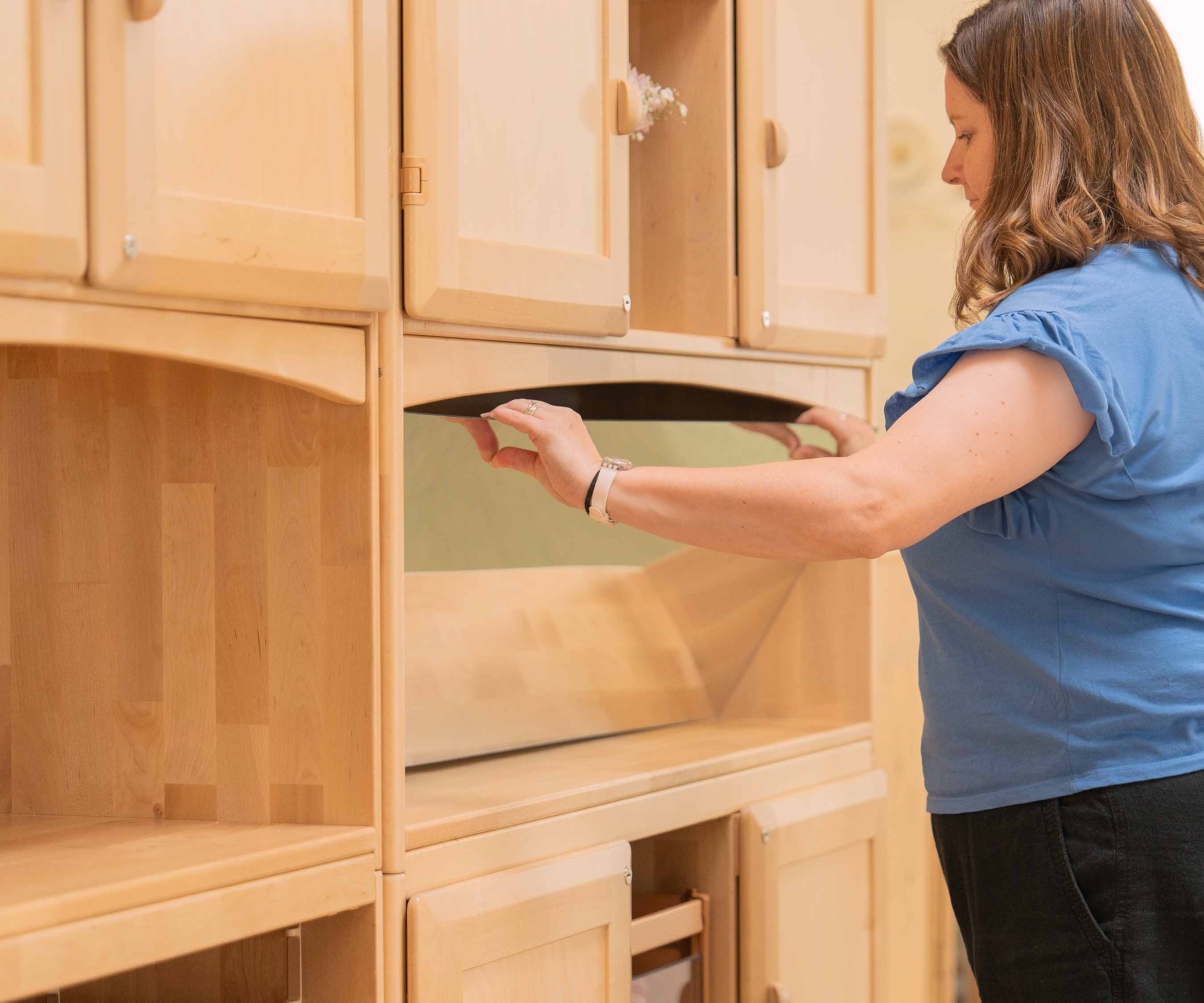 Mirror being removed from Display shelf
