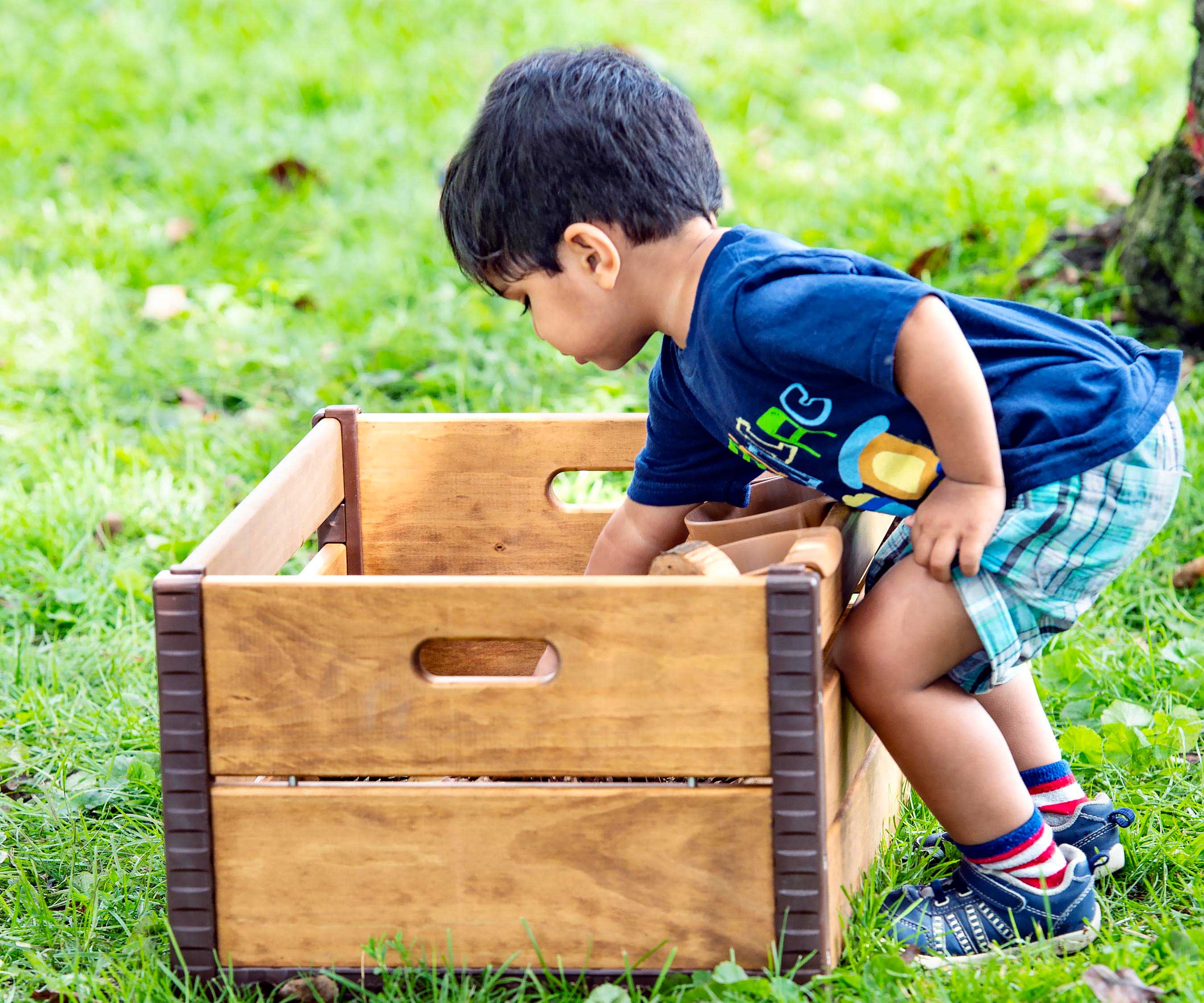 W323 Outlast deep crate in use 2