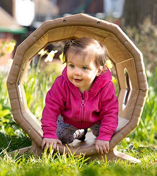 A child crawling through the Outlast tunnel