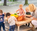 kids at double water table