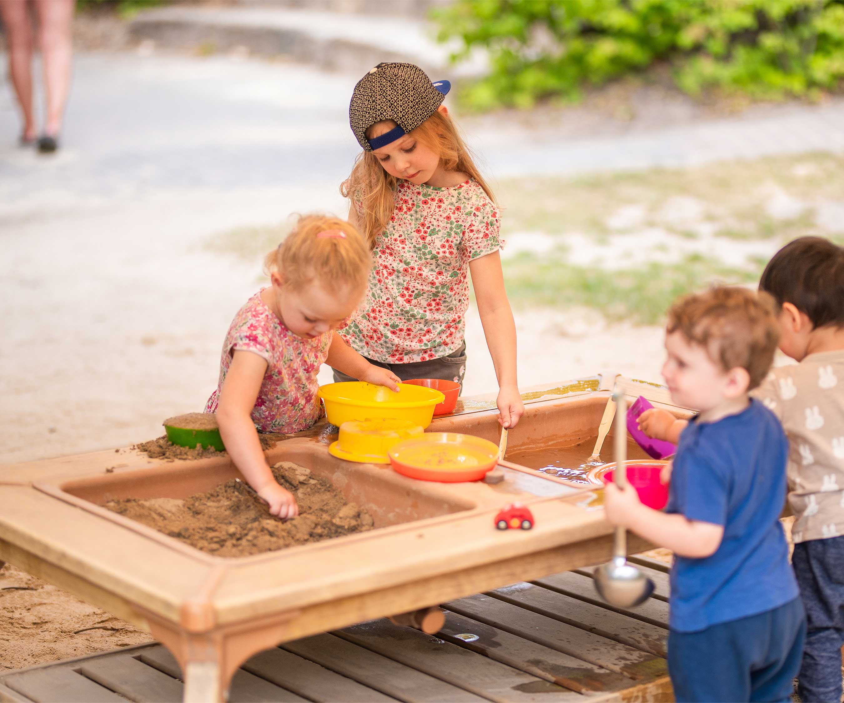 kids at  water table