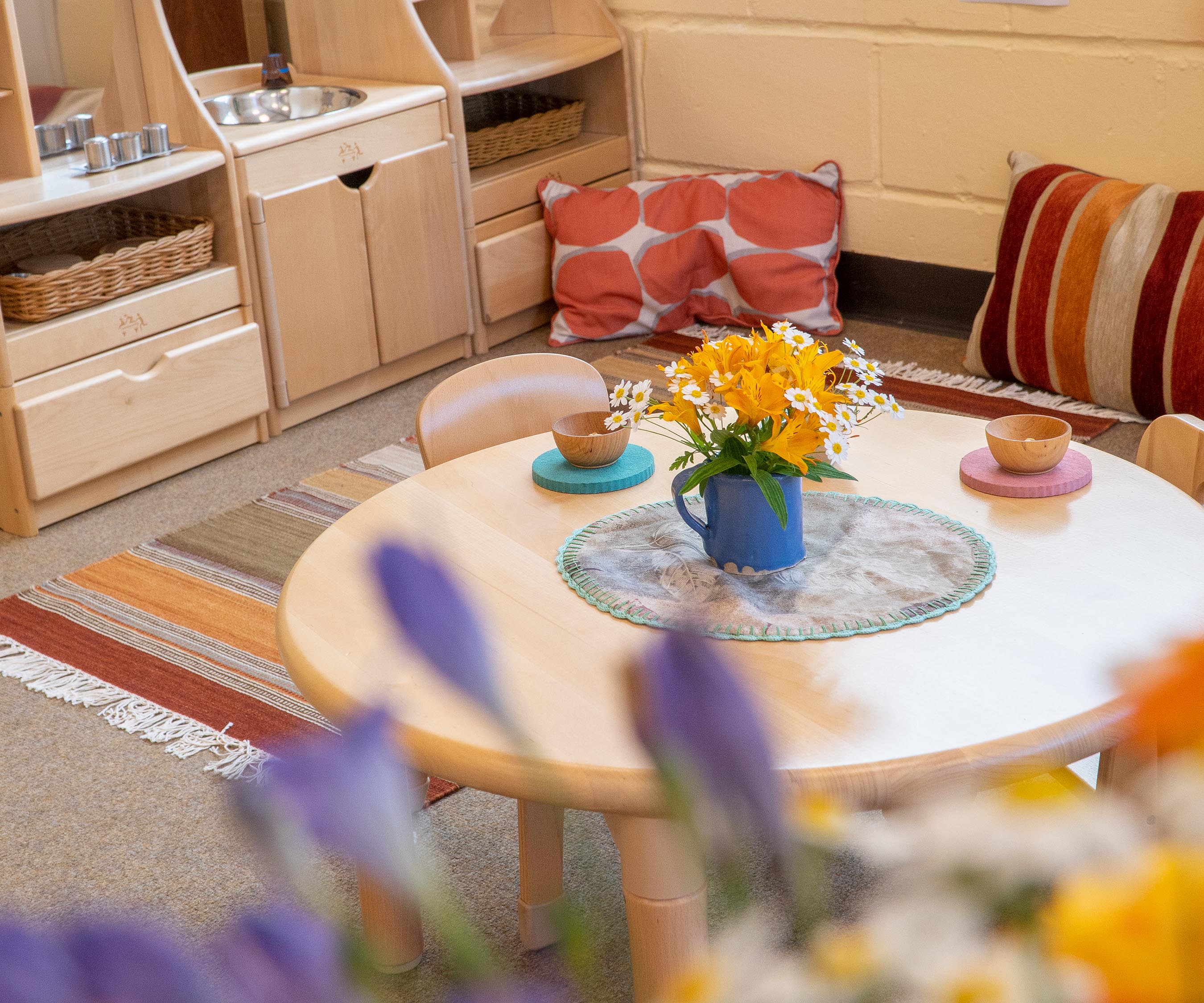 C231 Round play table candid